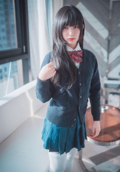 老师把筷子放在我的p眼里