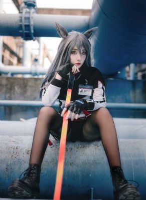 诱人的女老板4中文字幕